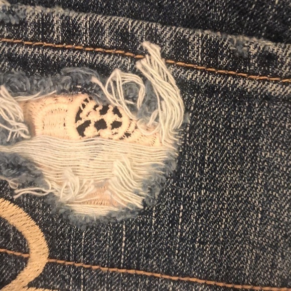 NEW AEO Distressed High Rise Embroidered Festival 100% Cotton Size 2 Jean Shorts - Picture 11 of 16